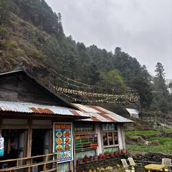 Une boutique typique au bord du chemin (le coca commence à coûter cher)