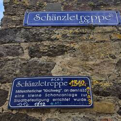 Und wieder herunter.