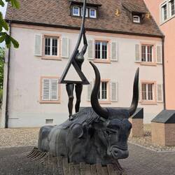 Der Europa Stier - »Europa greift nach den Sternen«, von Künstler Helmut Lutz.