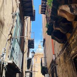 Rosalia hat jedenfalls Palermo von der Pest befreit und ist die heiligste Heilige von allen!