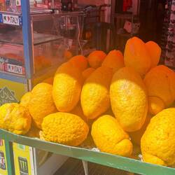 Palermos Streetfood: Lecker und meistens frittiert. Aber mit nem Spritzer Zitrone: Gesund!