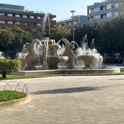 Piazza Mazzini mit Springbrunnen