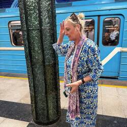 passend gekleidet zur Sovjet-Metro😁