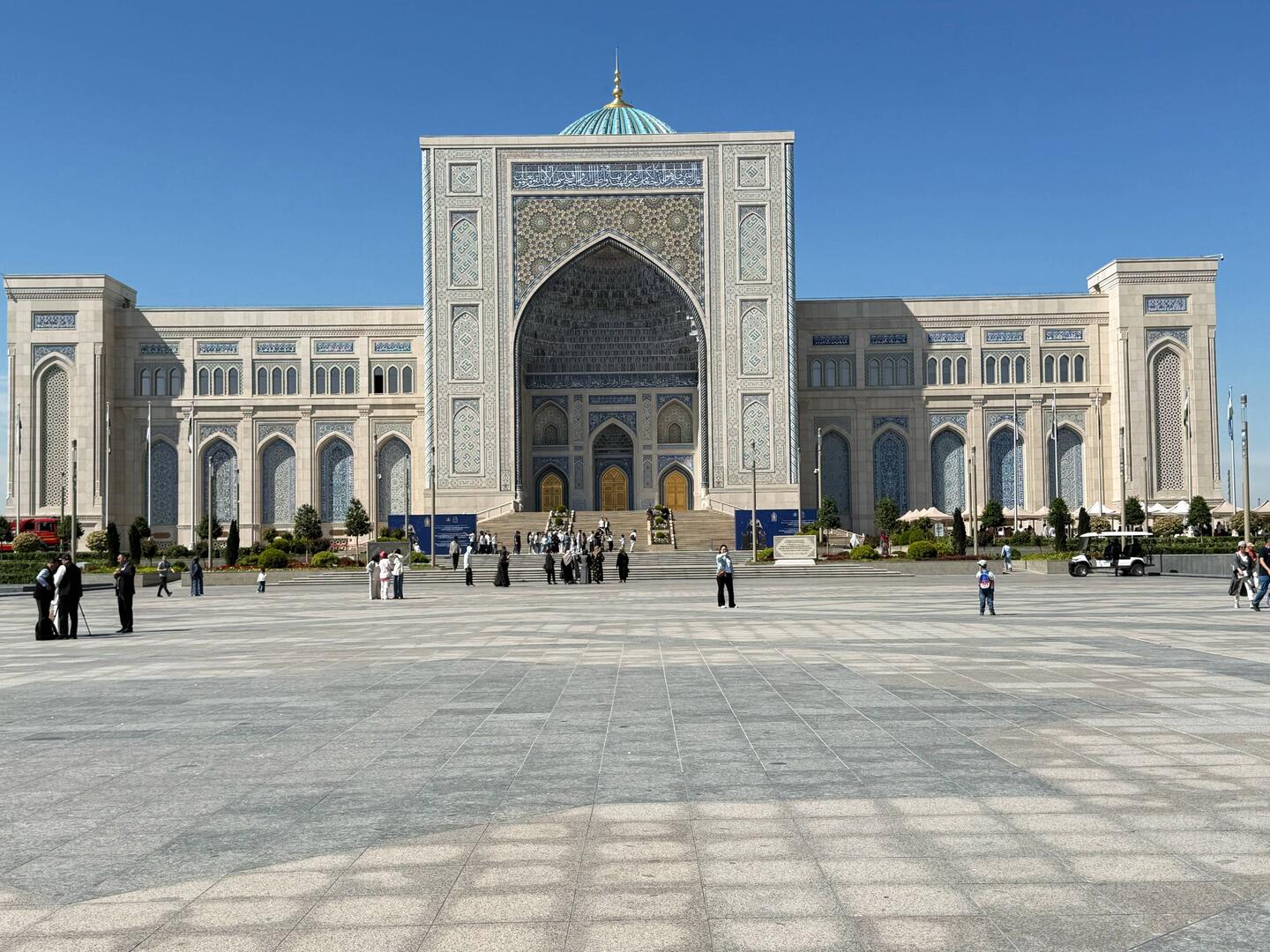 zur Unabhängigkeit, neugebautes Museum und Moschee, welches das älteste Koran Buch der Welt besitz