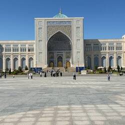 zur Unabhängigkeit, neugebautes Museum und Moschee, welches das älteste Koran Buch der Welt besitz