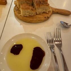 Bread with olive oil and balsamic 🥖