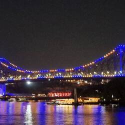 Brücke blau samstag