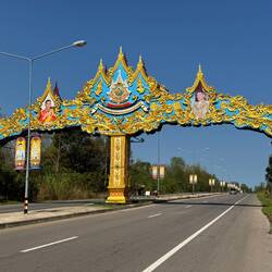 A typical decorative gateway - commonplace in Thailand
