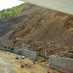 Das ist mal n Steinschlag...das rieselt immernoch