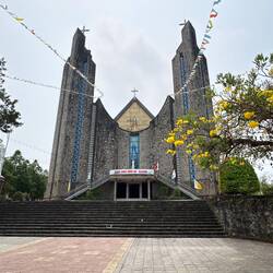 Nhà Thờ Chính Tòa Phủ Cam