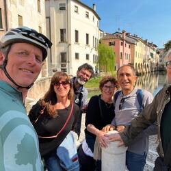 Gianni, Claudia, Massimo, Silvia, Andrea rencontrés au bord du canal