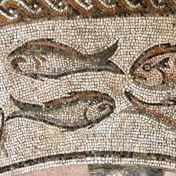 Mosaïques au sol à côté du Duomo