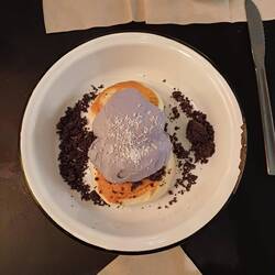 Pancake mit Ube-Creme