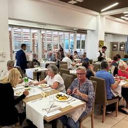 Frühstücks- und Abendessens-Raum