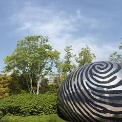 Der Park vor dem Dongdaemun Design Plaza.