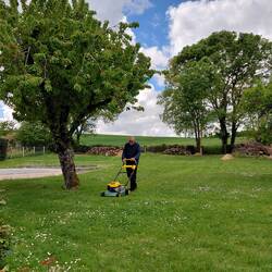 Back to LPR Capt Roger at the helm of the mower