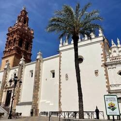 Weitere Kirche geschlossen, war ja klar! Plakat unten rechts: Eines der schönsten Dörfer Spaniens