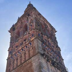 Iglesia de San Miguel Arcángel mit barockem Turm ...