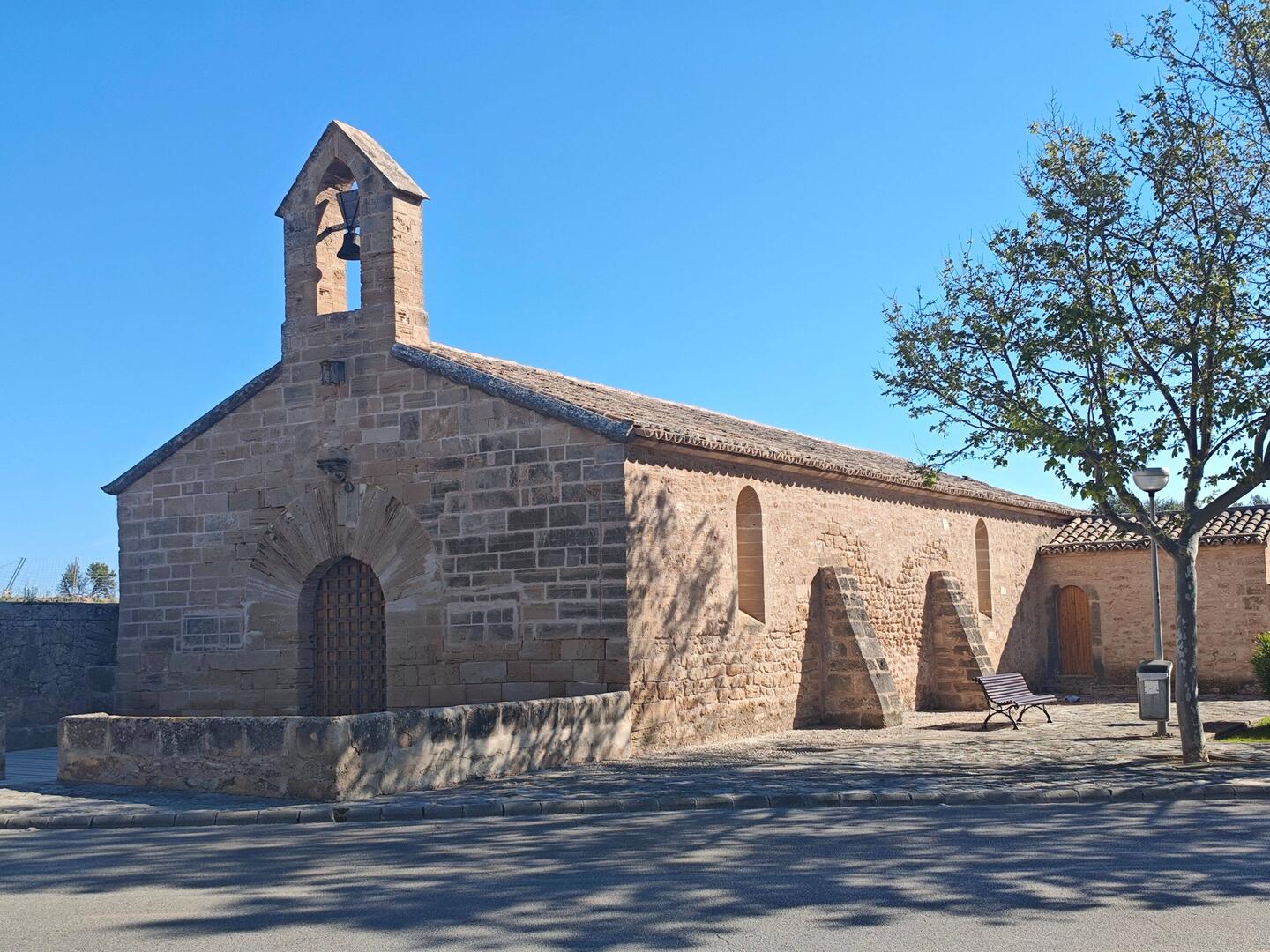 Ganz alte Kirche ⛪