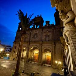 Morgendliche Plaza de Santa Ana