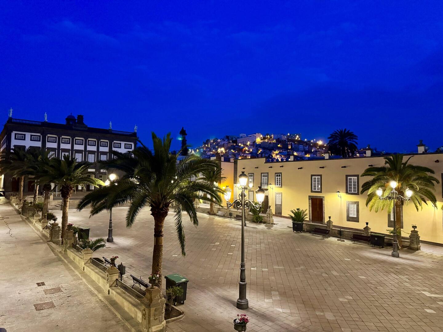 Morgendliche Plaza de Santa Ana