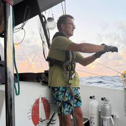 So zog ich ihn heran. Die Leine schnitt mich durch den Handschuh hindurch