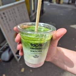 Erster Matcha und vermutlich auch der Letzte - nicht unser Geschmack 🤢