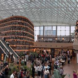 Die Starfield Bibliothek in der COEX Mall, dem grössten unterirdischen Einkaufszentrum der Welt.