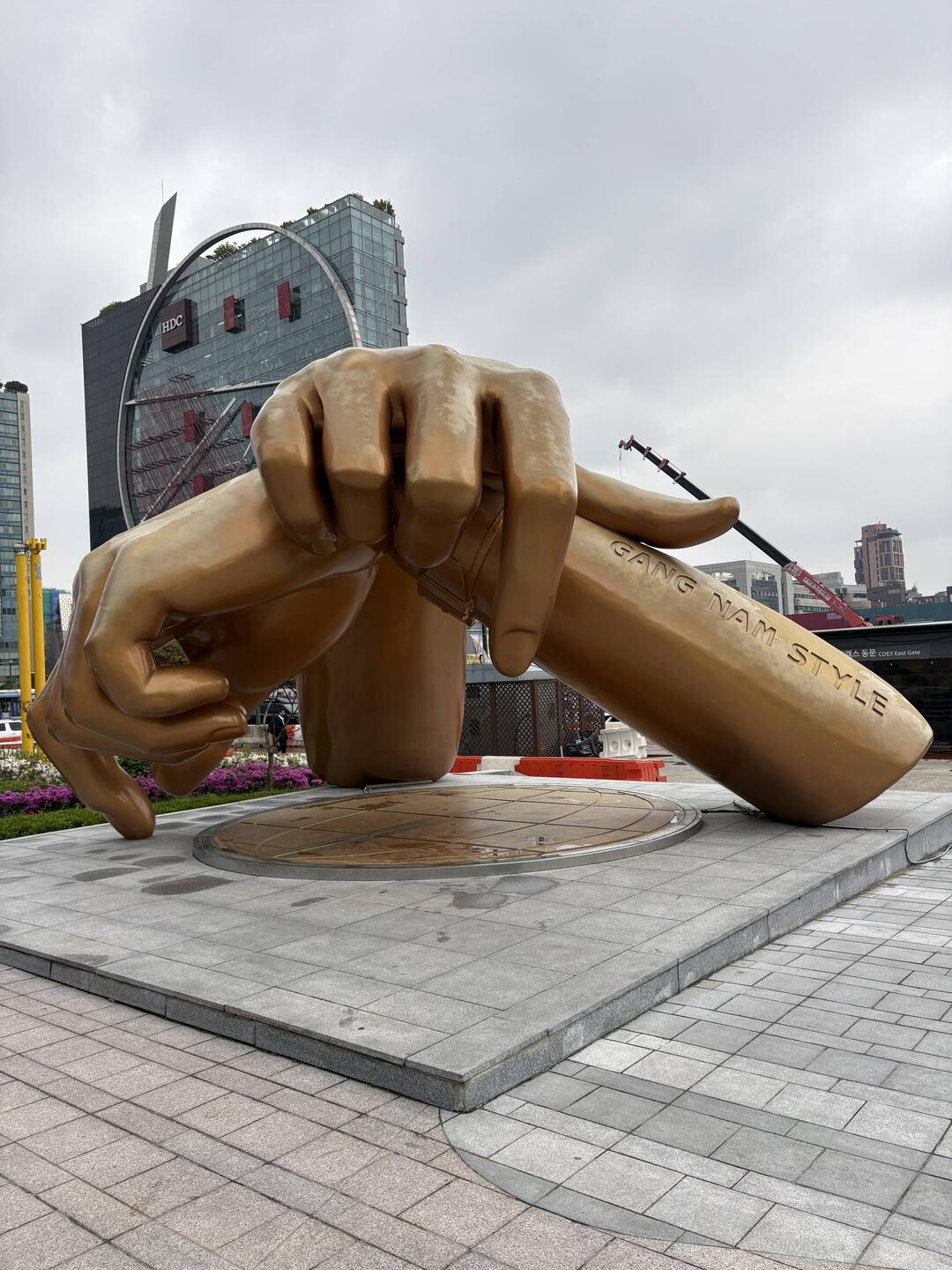 Die Bronze-Statue zu Psy's Überhit "Gangnam Style" mit dem berühmten "Horse Dance Move" im Jahr 2012