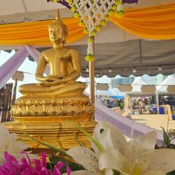 Buddhafigur zum Wässern um Glück zu erhalten.