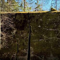 Nur Risse sind bei der Sprengung in der Aussenhülle entstanden.