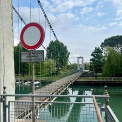 Aïe, ça recommence les ponts suspendus !