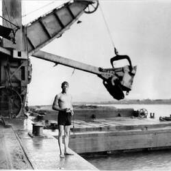 1928: Richard Halliburton vor dem Durchschwimmen des Kanals