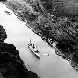 1928: Charles Lindbergh überfliegt den Kanal