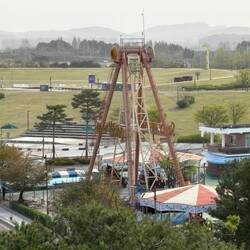 Der Vergnügungspark geht wohl eher unter "antik".