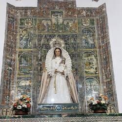 Sehr gut erhaltener Altar mit Keramikfliesen