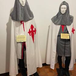 Ritter des Santiago-Ordens mit dem Jakobs-Kreuz