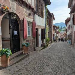 That is the Gite I'm stay at for 3 nights. French cuisine and Joseph, the manager make every night e