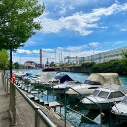 On quitte Monfalcone par le port de plaisance puis les chantiers navals