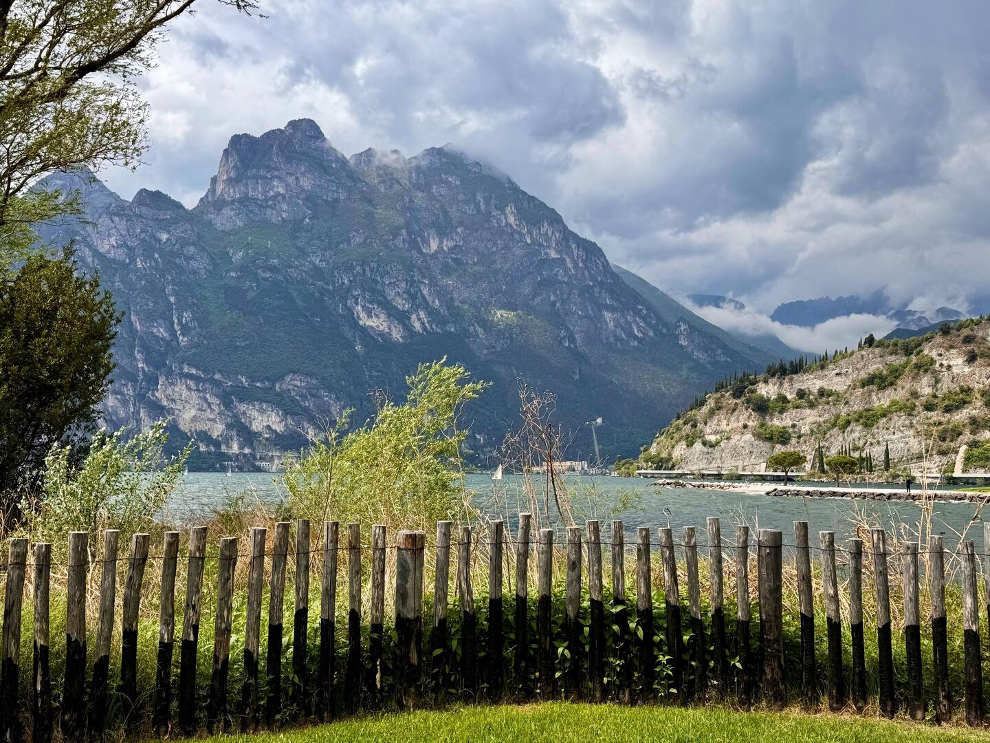 Ankunft am Lago, der Himmel ist wolkenverhangen