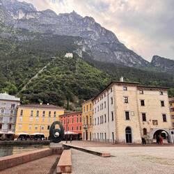 ebenfalls menschenleer