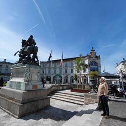 Just surveying the monument in a Cognac Square