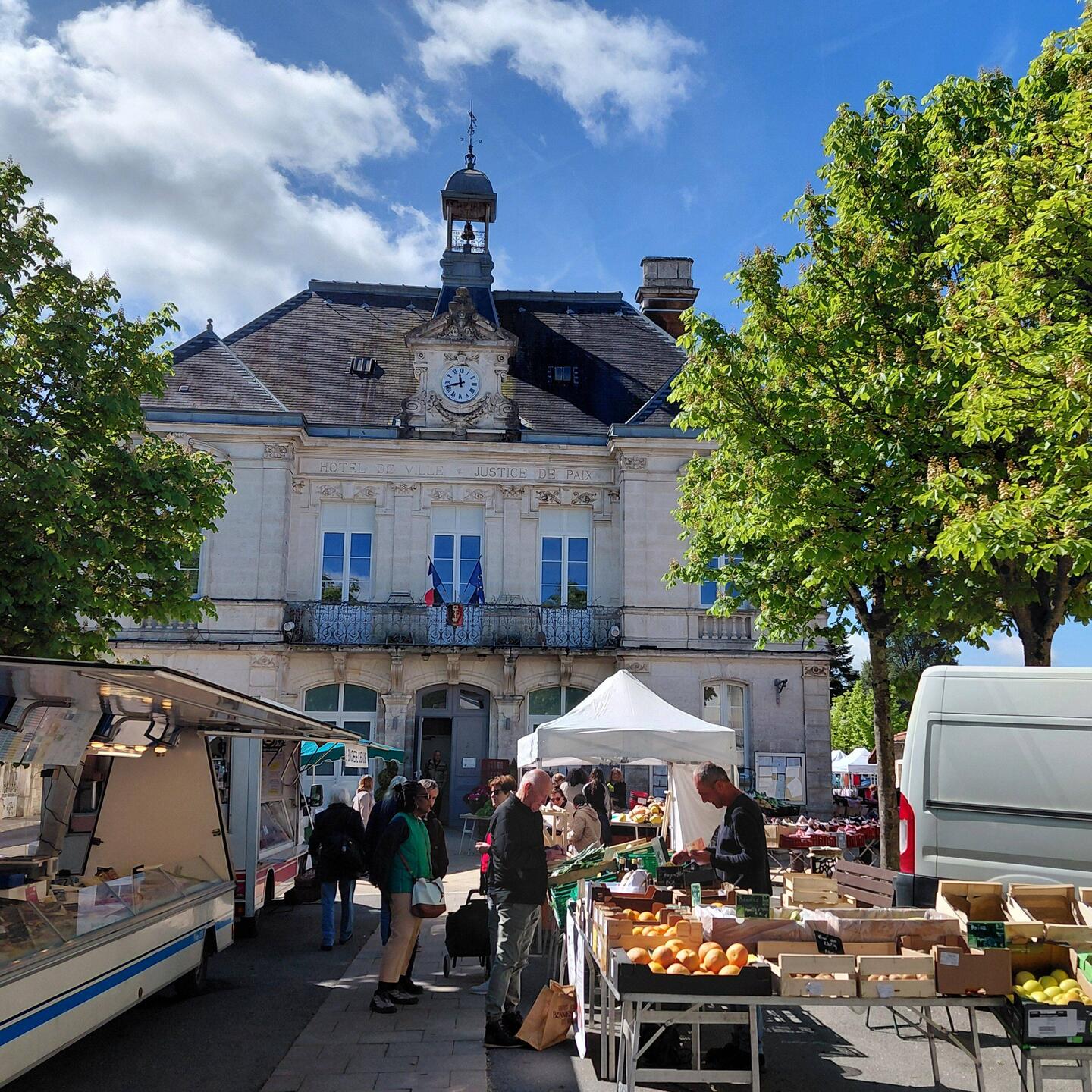 The local market, outside the Cite de Ville (Shire Hall) in Aigre