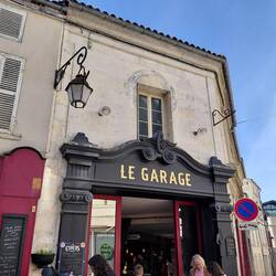 Le Garage, for a coffee stop first