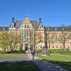 ...erstmal zum Landgericht, ein wenig Prozessluft schnuppern😉