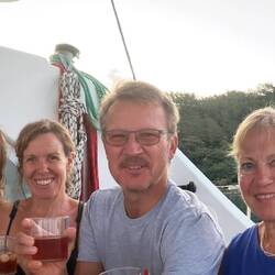 wir freuen uns, dass wir die Reise alle wohlbehalten überstanden haben