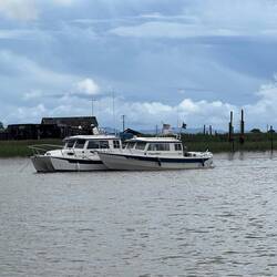 These two rafted together while anchored