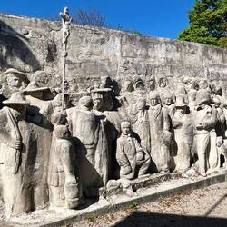 Skulptur stellt ein Gemälde des Malers Gustave Courbet nach