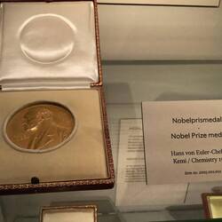 Jede Medaille ist ein unikat, einmal verliehen kann sie nicht aberkannt werden.