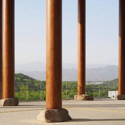 Vordachstützen im Museum für alte Koreanische Kunst/ Canopy supports in museum of ancient Korean art